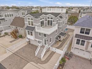 newlistingnewbaysideconstruction10wkirklandavebrantbeachlbt2999900